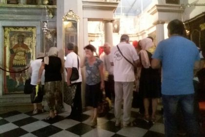 Pelerini de la Parohia Sfânta Sofia din București