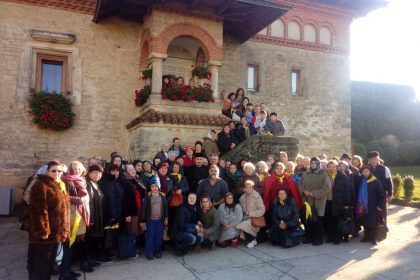 Peste 200 de pelerini din București și Ploiești la Sfânta Parascheva de la Iași